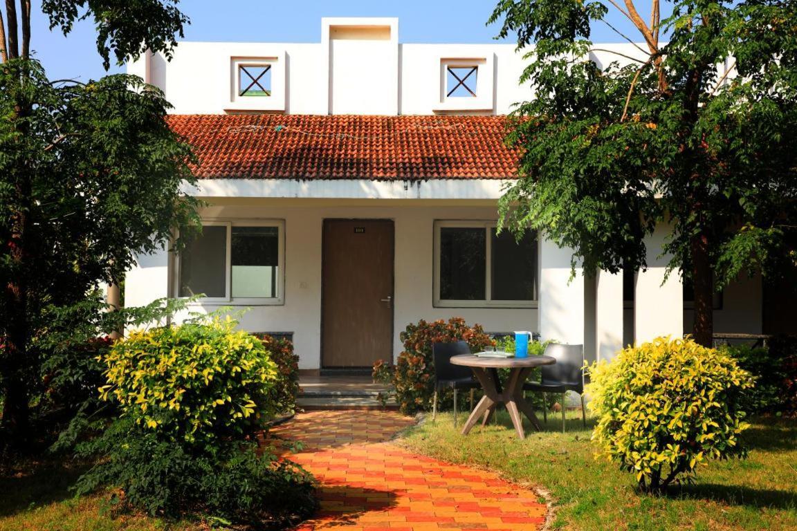Nisarg Resort Jabalpur Luaran gambar
